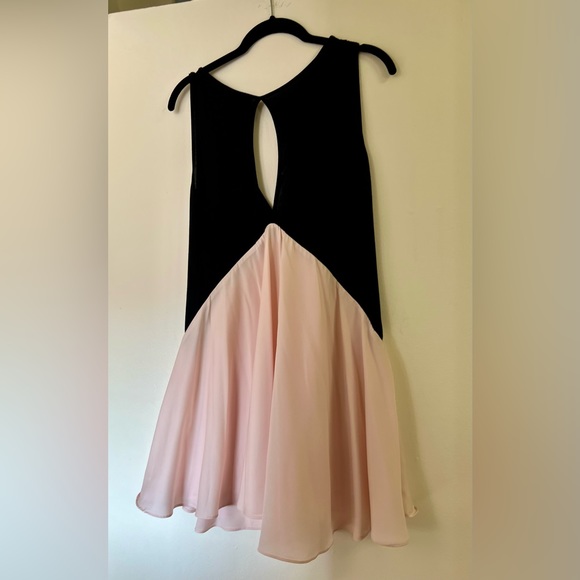 Chic Balletcore Dress 🖤🩷 - Picture 4 of 4